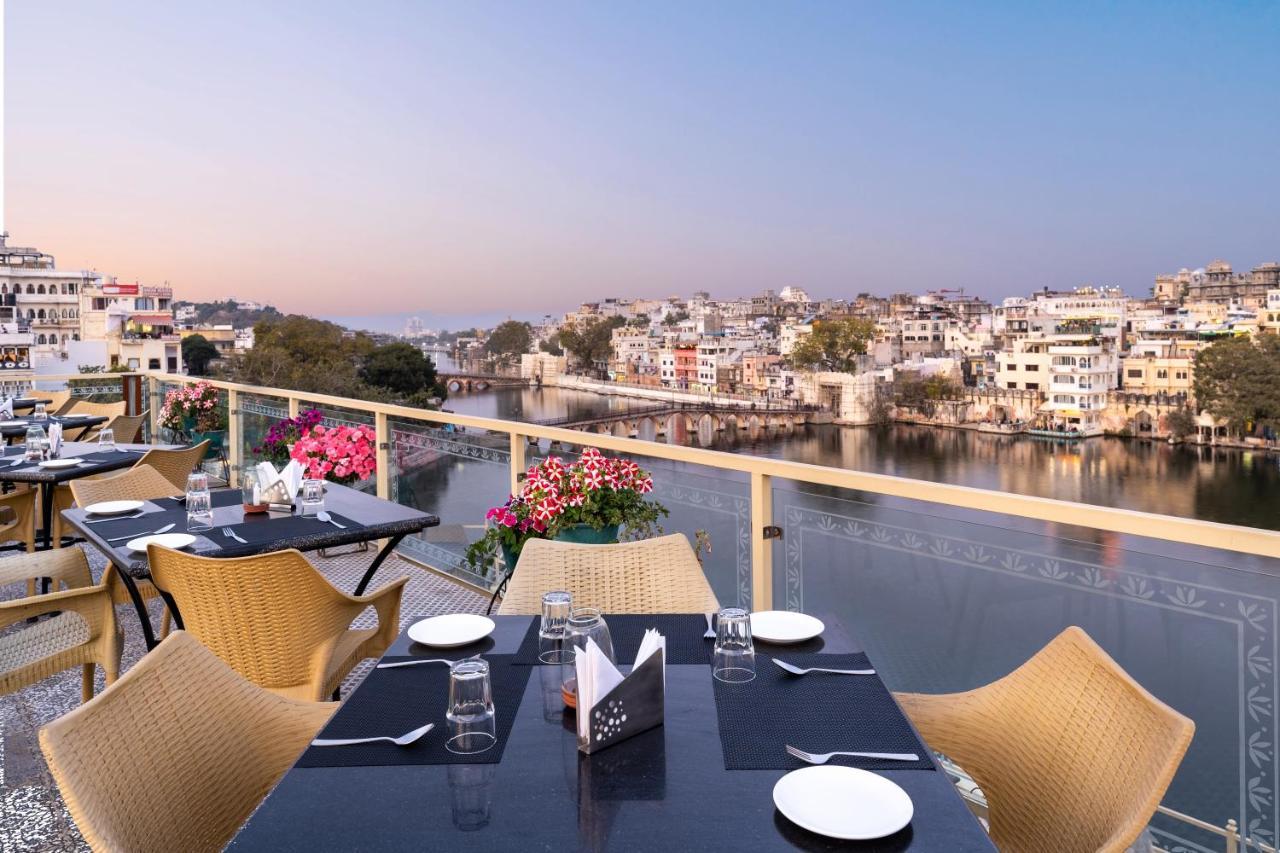Sarovar - Lake Facing Boutique Hotel On Lake Pichola Udaipur Extérieur photo