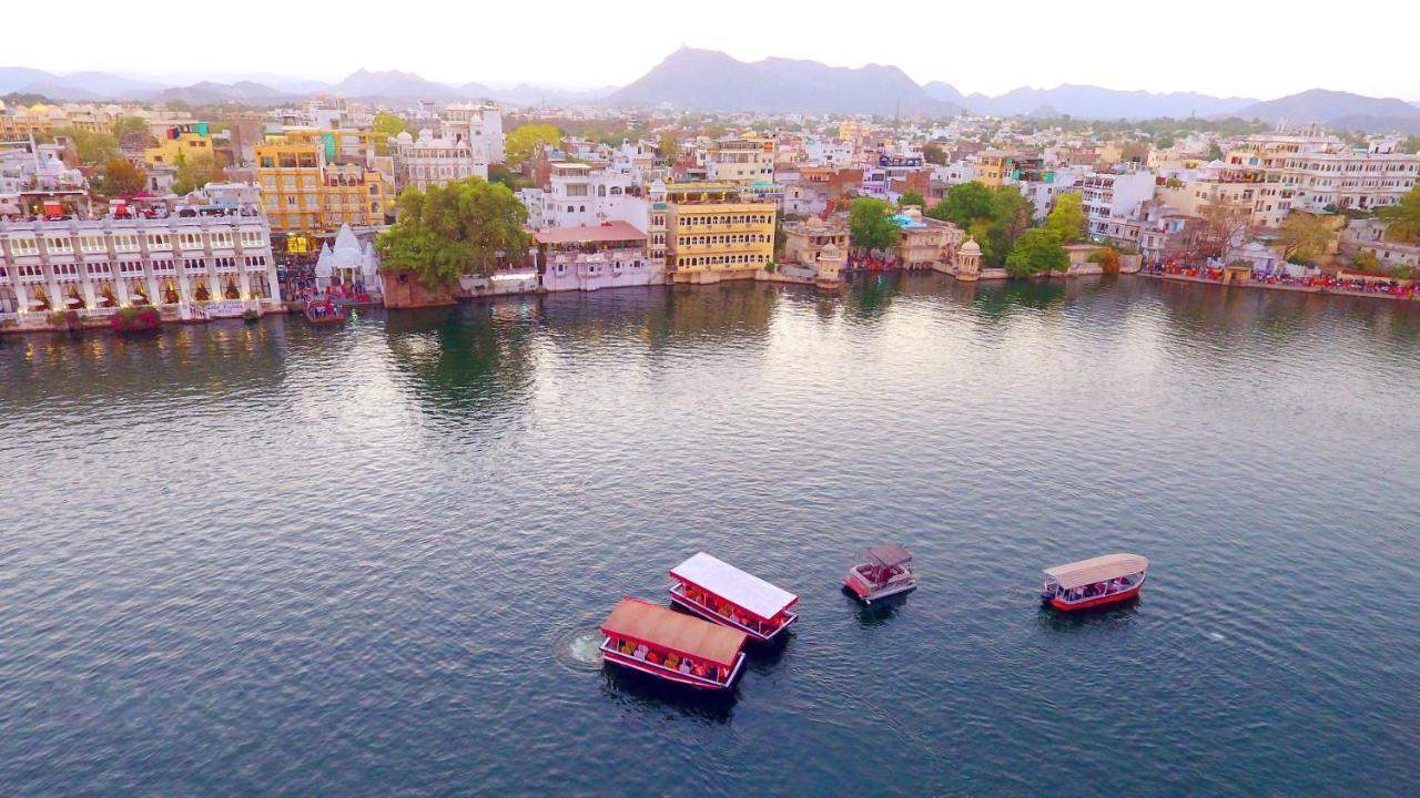 Sarovar - Lake Facing Boutique Hotel On Lake Pichola Udaipur Extérieur photo