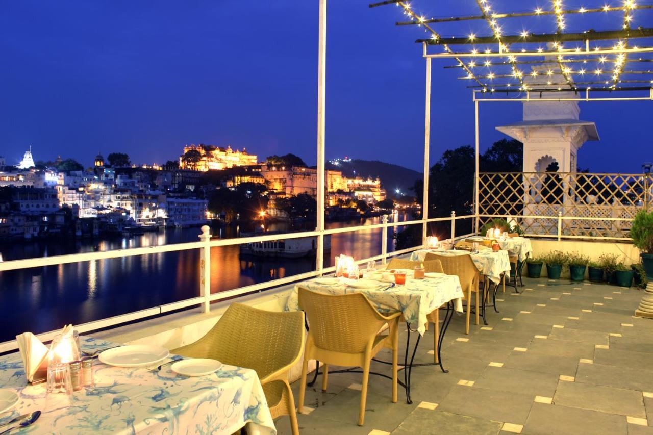 Sarovar - Lake Facing Boutique Hotel On Lake Pichola Udaipur Extérieur photo