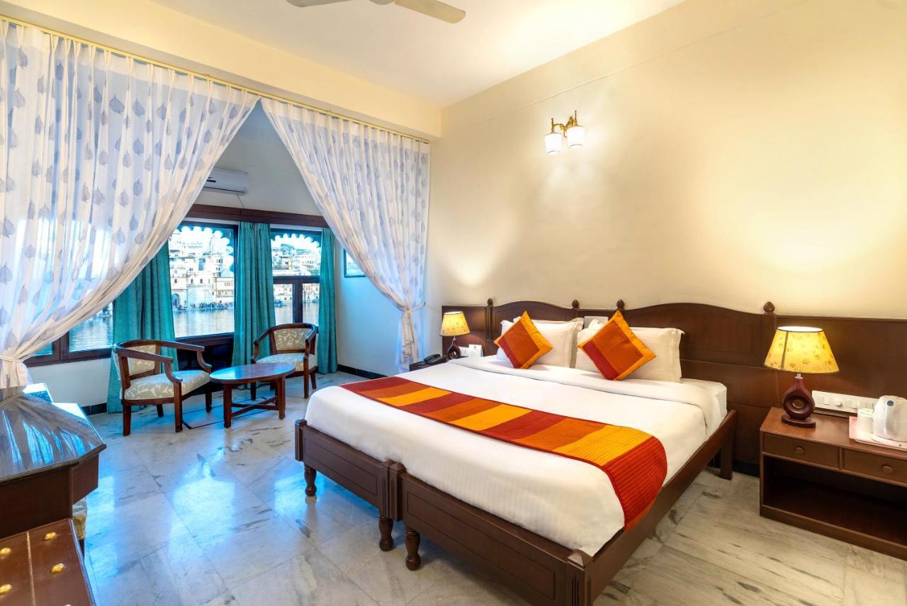 Sarovar - Lake Facing Boutique Hotel On Lake Pichola Udaipur Extérieur photo