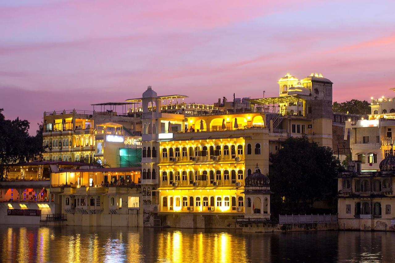Sarovar - Lake Facing Boutique Hotel On Lake Pichola Udaipur Extérieur photo
