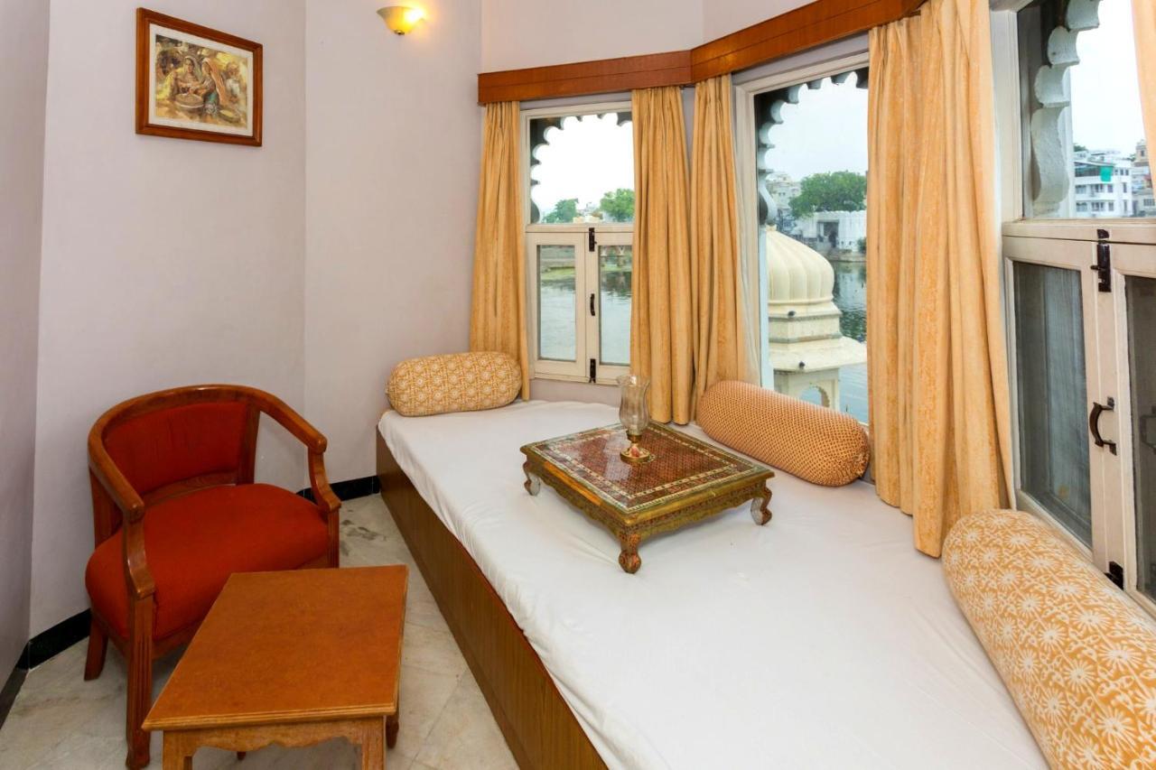 Sarovar - Lake Facing Boutique Hotel On Lake Pichola Udaipur Extérieur photo