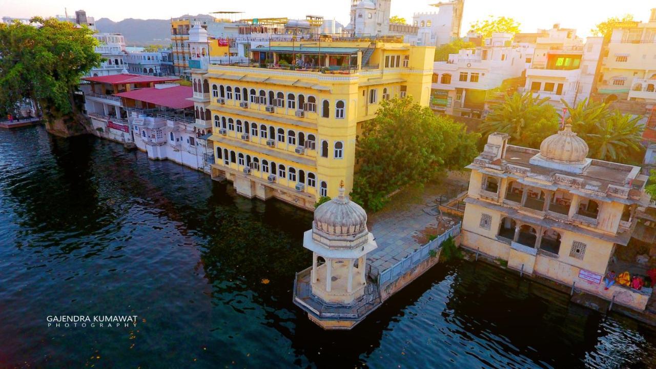 Sarovar - Lake Facing Boutique Hotel On Lake Pichola Udaipur Extérieur photo