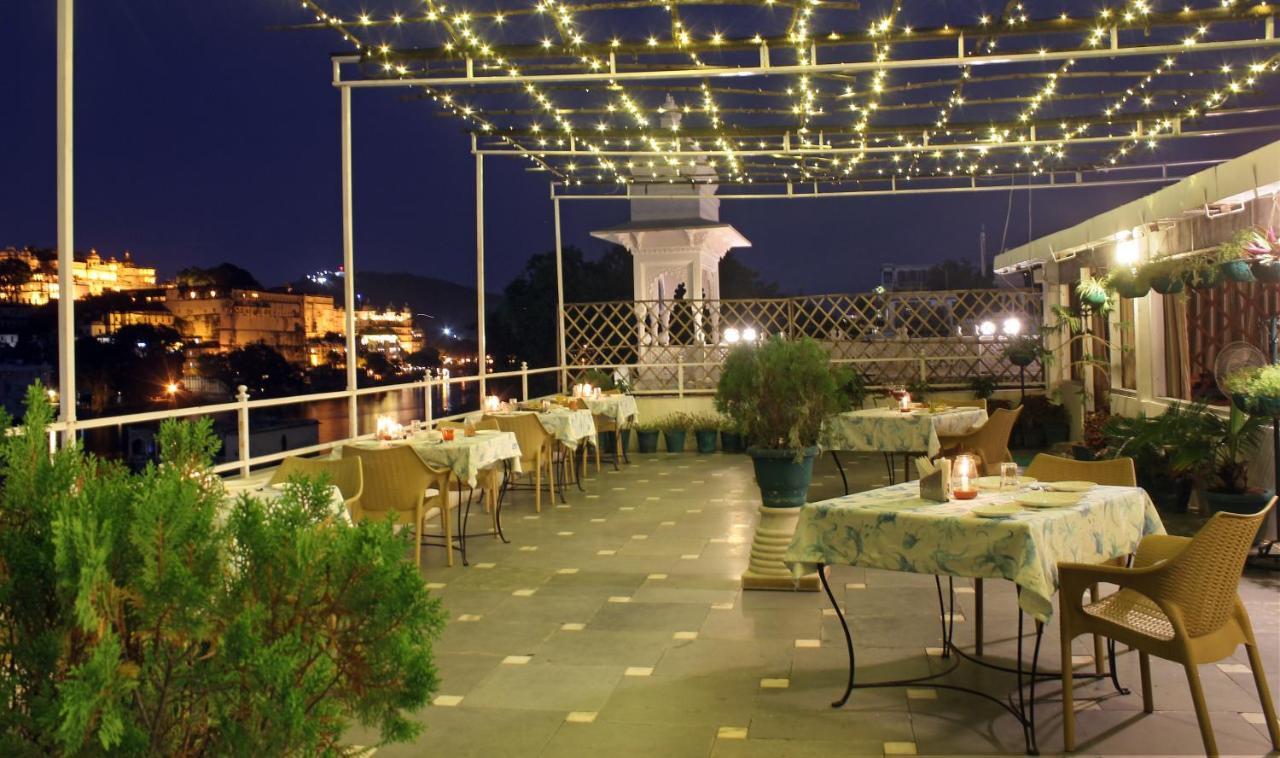Sarovar - Lake Facing Boutique Hotel On Lake Pichola Udaipur Extérieur photo