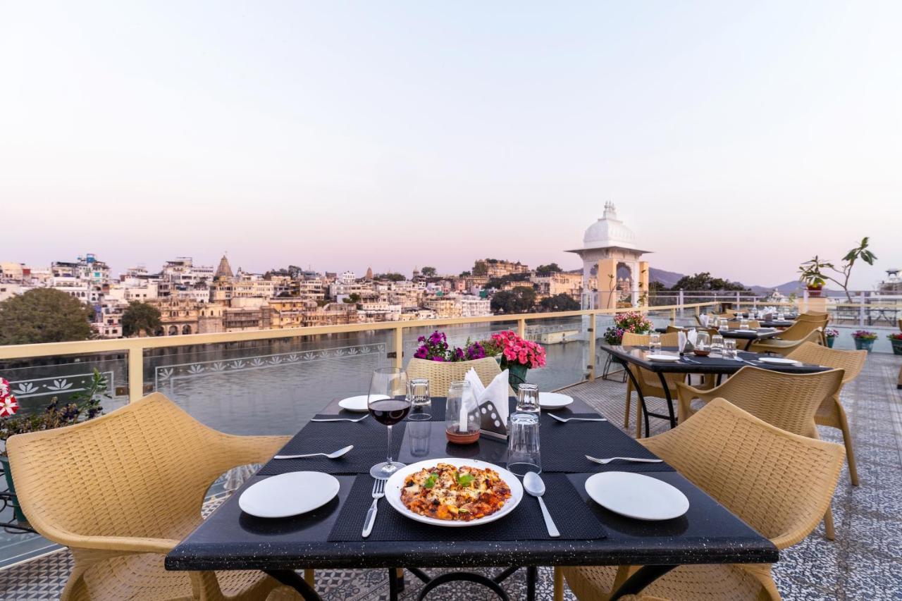 Sarovar - Lake Facing Boutique Hotel On Lake Pichola Udaipur Extérieur photo